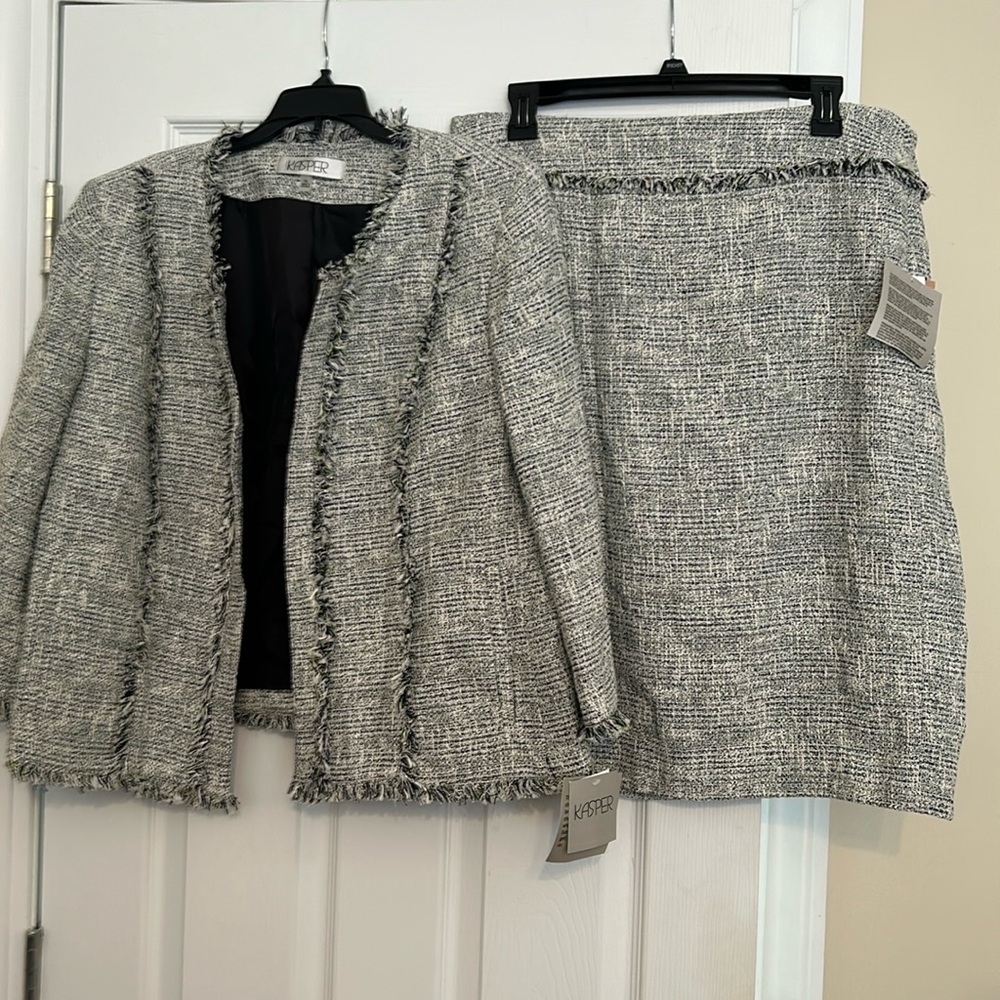 NWT-Kasper Tweed Skirt Suit